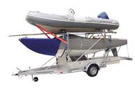 Trainerboot-Trailer mit Platz für bis zu 9 Optis Trainerboot-Trailer mit Platz für bis zu 9 Optis